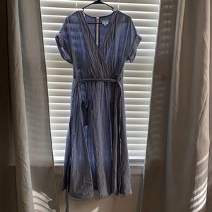 Adorable pine striped dress.